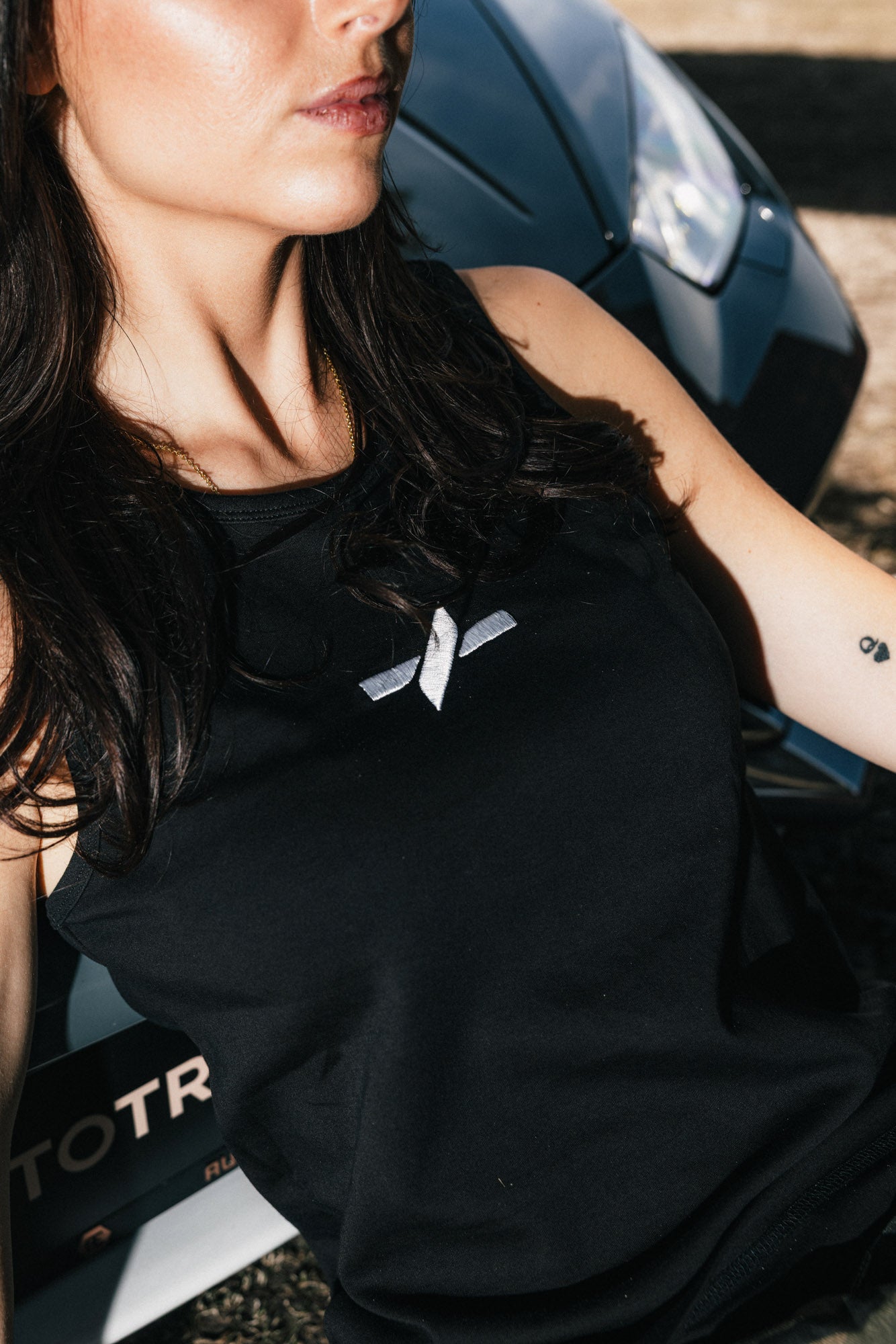BLACK SLEEVELESS
