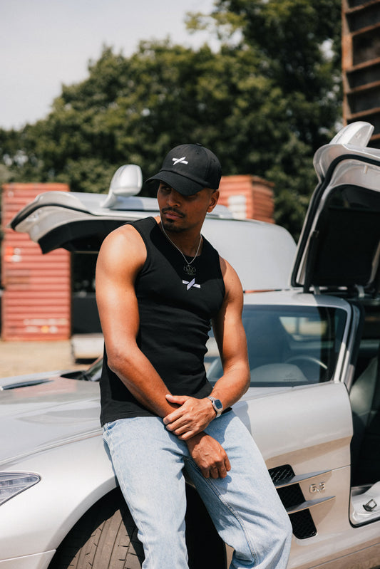 BLACK SLEEVELESS
